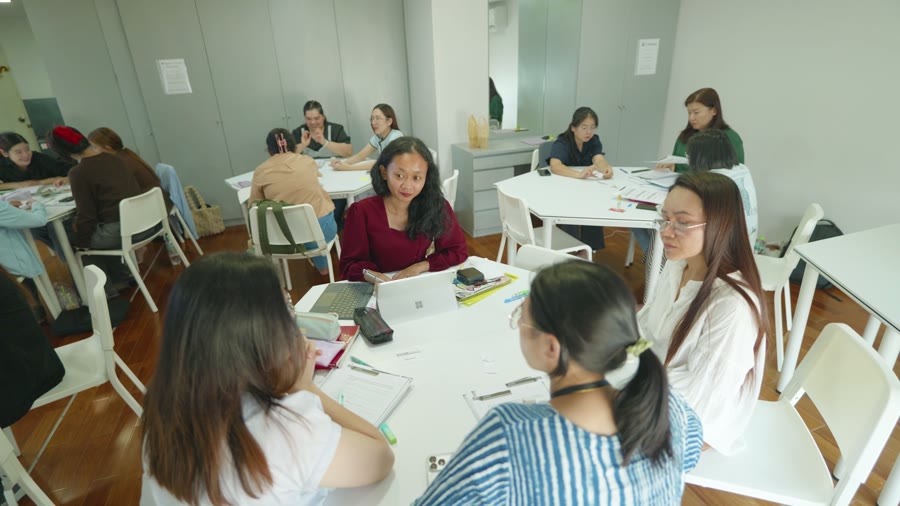 Students learning together in Bangkok